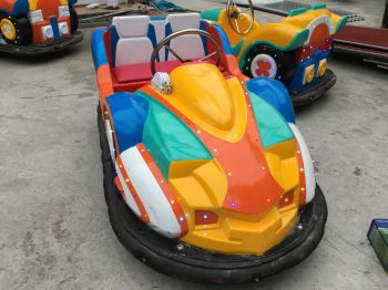 Xe điện đụng sv01